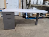 Lot 71 - Desk